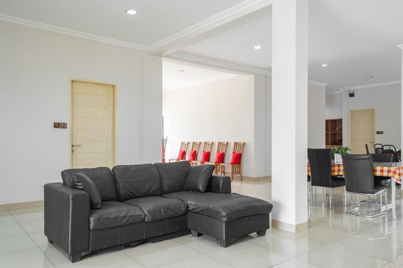 Reddoorz Near Siloam Karawaci 3 Hotel Tangerang Exterior photo